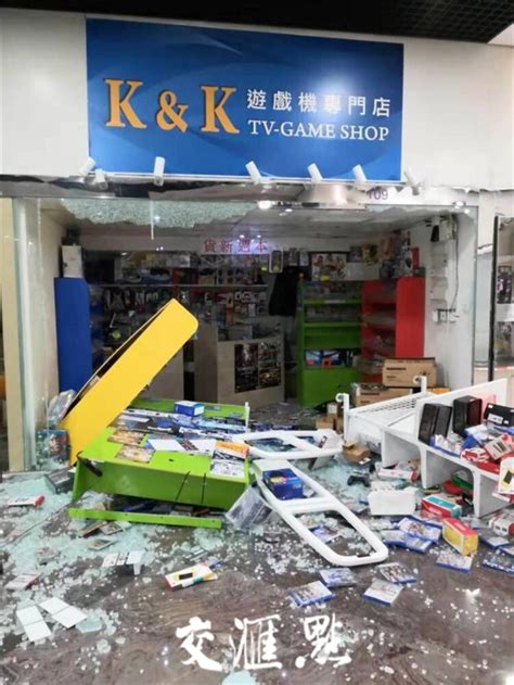 因撑警他的游戏机店四次被砸，众多香港市民到店购物支持_新华报业网