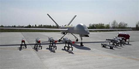 中国“彩虹”-4无人机实弹靶测 一设备让它组团作战_手机新浪网