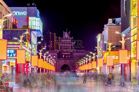 中国宁夏银川鼓楼南步行街夜景照片摄影图片_ID:427519152-Veer图库