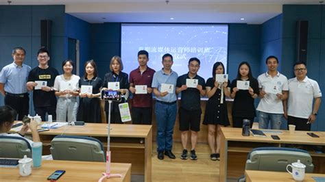 温州首个“流媒体运营师”培训班结业 首批学员领“证”带货-教育频道-温州网