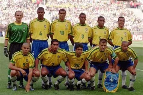 360体育-巴西国家队世界杯定妆照。