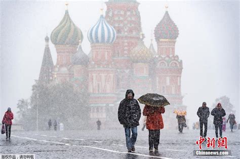 莫斯科迎来十月降雪 金秋白雪两相宜[组图]_图片中国_中国网