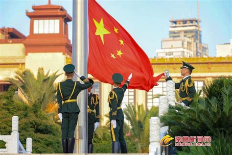 南昌市土地储备中心-八一广场举行庆祝中国人民解放军建军95周年升国旗仪式