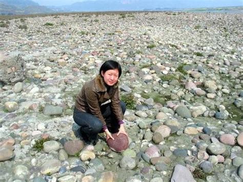 天津哪河道能捡石头,海河哪里能捡石头,淄博能捡石头的河道_大山谷图库