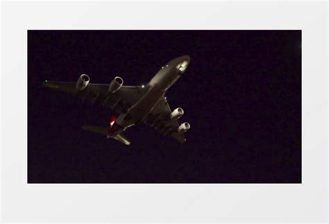 飞机夜晚在天空中飞行实拍视频素材下载_mov格式_熊猫办公