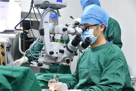 开屏新闻-昆明爱尔眼科医院成功开展首例散光三焦点人工晶体植入手术