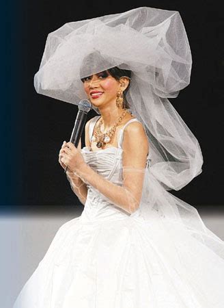 梅艳芳在告别演唱会上，穿上婚纱，身边没有新郎 | 佳人手机版 (返回首页)