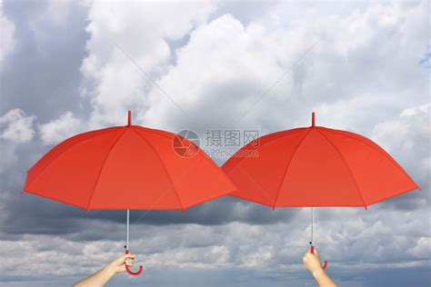 绿伞下的人(白底3d孤立人物系列)雨伞落地灯高清摄影大图-千库网