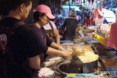 美食小吃街台湾蚵仔煎高清图片下载-正版图片501294003-摄图网