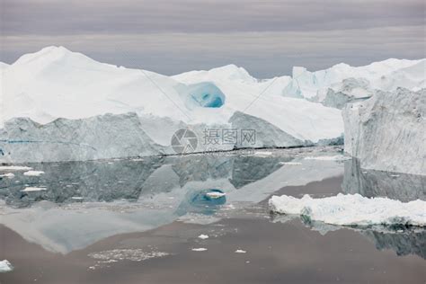 沉默的下雪Disko岛周围格陵兰的北极地貌冰山海洋和云层寒冷的高清图片下载-正版图片307812810-摄图网