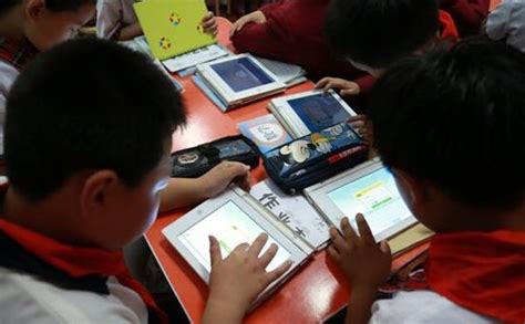 给孩子iPad上网课的家长，后悔当初没买学习平板……-硅谷网