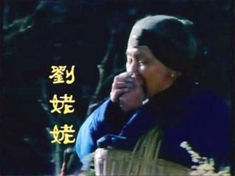 为防孙子新婚被婚闹 72岁奶奶持棍霸气护送——上海热线新闻频道