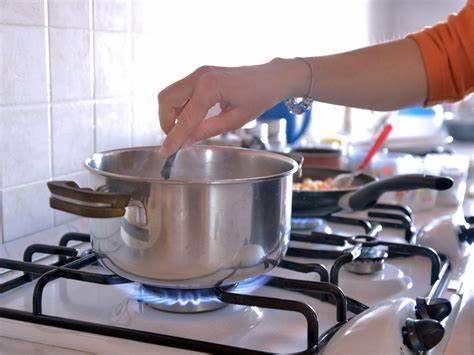 The Pros & Cons of Cooking on a Gas Stove | Norhio