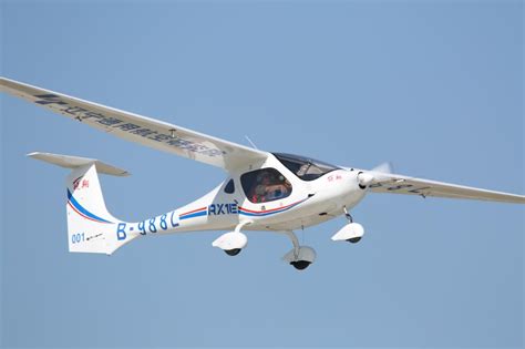 我国首款新能源锐翔RX1E电动双座飞机诞生_通航信息_通航_通用航空_General Aviation