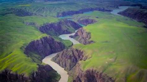 航拍：新疆伊犁喀拉峻大草原，鳄鱼湾——中国巅峰自然景观
