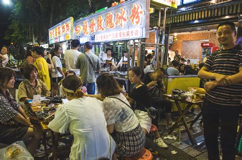 2023就是武汉最有名的“早点一条巷”，民间有“早尝户部巷，宵夜吉庆街”之说，这里已经是来武汉游玩人必..._户部巷-评论-去哪儿攻略