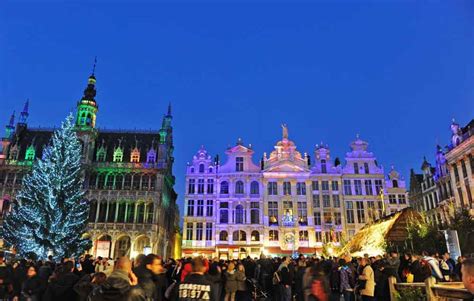 比利时根特镇里伊河上风景如画的中世纪建筑,黄昏时分高清图片下载-正版图片300856627-摄图网
