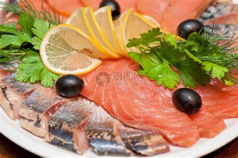 你能分清鲱鱼、沙丁鱼和秋刀鱼吗? 做成罐头都好吃|鲱鱼|秋刀鱼|沙丁鱼_新浪新闻