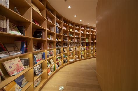 摆渡空间Books丨实体书店如何打造品牌力？_书店装修_豪镁官网