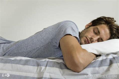 睡觉时人像踩空一样，身体突然一抖!是大脑在向你求救? 很多人在睡觉的时候会发生感觉身体一
