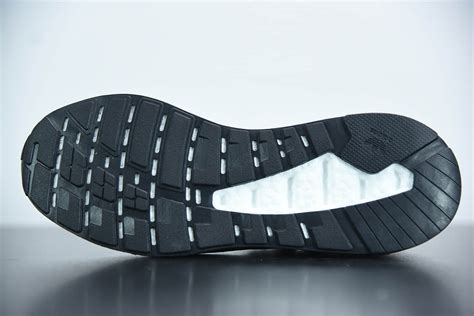 清新活力黑白橙配色！全新 Air Jordan 13 渲染图释出 | 当客|球鞋资讯|跑鞋资讯|运动装备资讯