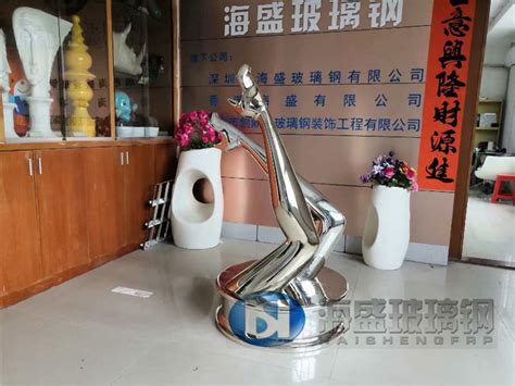 玻璃钢雕塑和不锈钢雕塑的优缺点对比 - 深圳市海盛玻璃钢有限公司