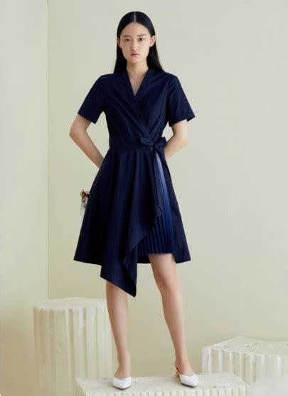 3COLOUR三彩女装2019夏季新款烟蓝色连衣裙-服装品牌新品-CFW服装设计网手机版