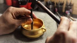 中国非遗“老铺黄金”的古法手工制金工艺