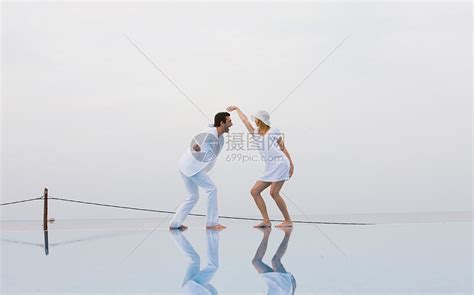 情侣跳舞高清图片下载-正版图片501514204-摄图网