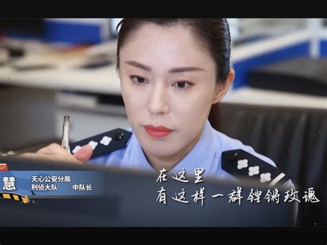 女警操婊ONEbyONE图片