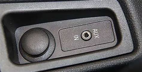 适用于丰田威驰卡罗拉雷凌原车预留孔加装USB接口usb转换线数据线_虎窝淘