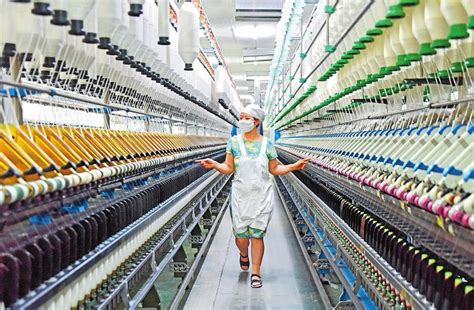 纺织业一家纺织厂在旋转高清图片下载-正版图片502679695-摄图网
