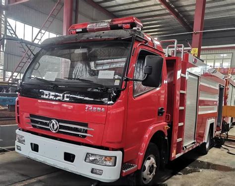 湖北新东日消防车厂家联合上海茸申消防泵生产优质消防车