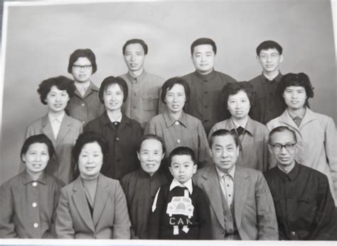 科学网—岳叔父母回国留影上海合家欢（1980年5月） - 黄安年的博文
