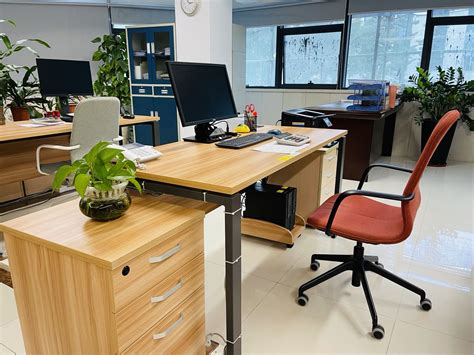 新办公室工作场所空间-一个全新的办公室栏目，多功能家具配合灵活的工作/生活环境，让你心情大增