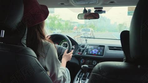 重庆公交车女司机开豪车上班 安全行驶超百万公里（组图）——人民政协网
