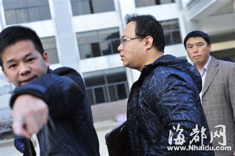 福州：工地两农民工欲跳楼 记者采访被推搡抓伤 - 社会 - 东南网