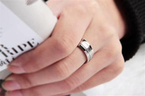 男生戴戒指的含义图解 - 中国婚博会官网