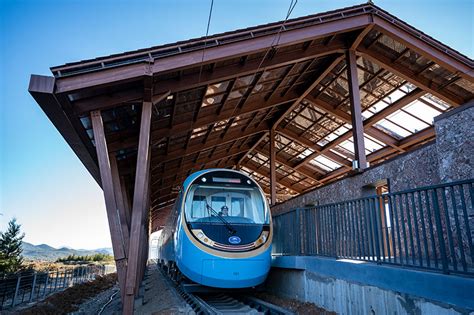 全球首列全景观光火车，预计4月底在丽江正式运行_手机新浪网