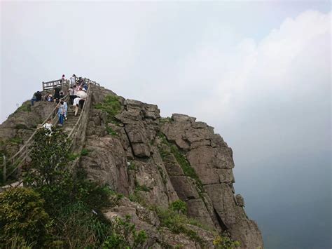 【户外攻略】东莞银瓶山常规路线登山游记+攻略：从登山口到主峰，一路挑战陡峭的楼梯！