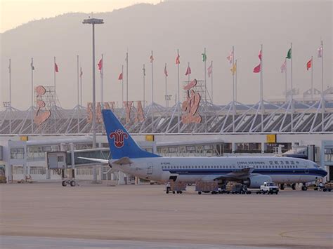 三亚凤凰机场引进多功能驱鸟车投入使用 - 民用航空网