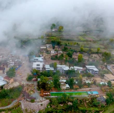 甘肃宕昌县古香古色的建筑，矗立在山顶的高庙山公园