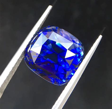 收藏极品--3.27克拉天然未加热马达加斯加皇家蓝蓝宝石-意彩石光-只做可收藏的彩色宝石
