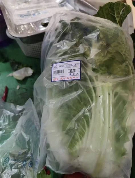 疫情期间白菜卖7.5元一斤 四川雅安一超市涉嫌哄抬物价被调查_手机新浪网