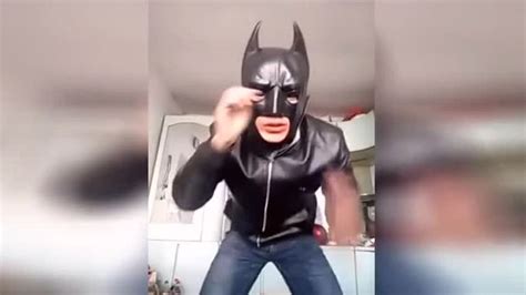 蝙蝠侠咬打火机原视频