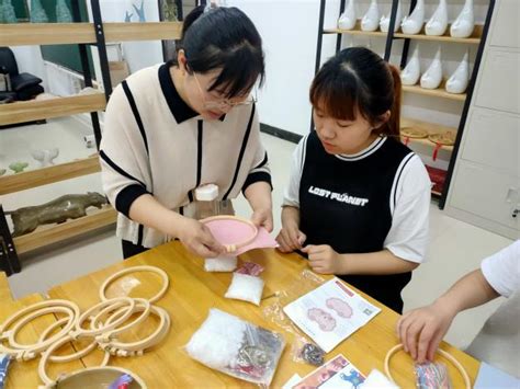 亳州非遗文化旅游产品创客实验室开展防疫香包制作培训活动