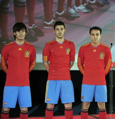 西班牙人宣布最新任命，恭喜武磊，将戴上队长袖标，成男足好榜样|洛佩斯|马丁内斯|武磊_新浪新闻