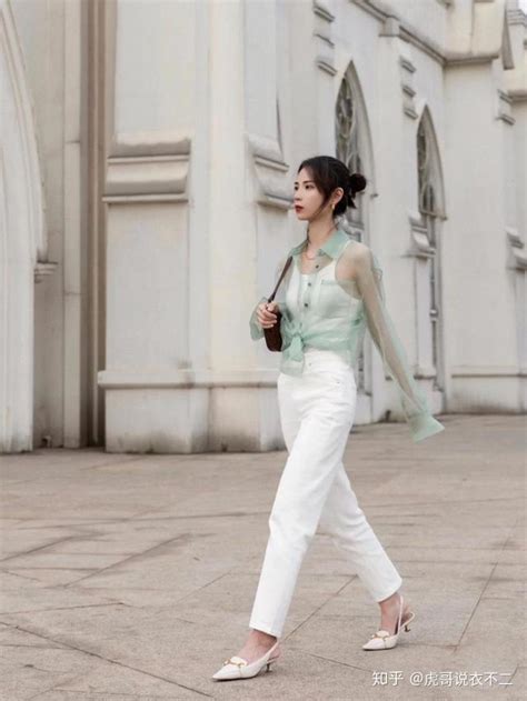 女士白色短袖衬衫定制-深圳市曼儒仕高级制服有限公司