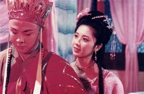 当年的“中国第一美女”女儿国国王朱琳如今依然风姿绰约_川南经济网