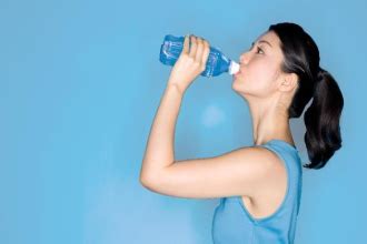 跑步时该如何正确地喝水？